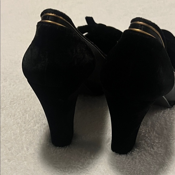 BCBG Maxazria Velvet/Satin 37/7B Black 3.5” Sexy Block Heel EUC (N) - Picture 11 of 16